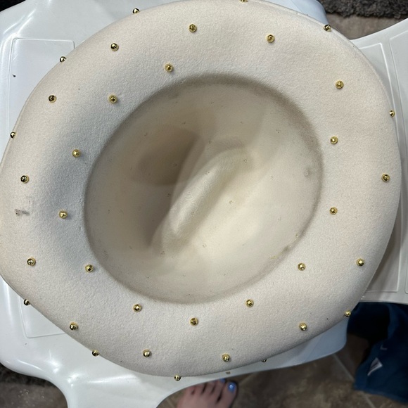 Vintage Arlop white hat with gold studs size 7.5 - Picture 2 of 5